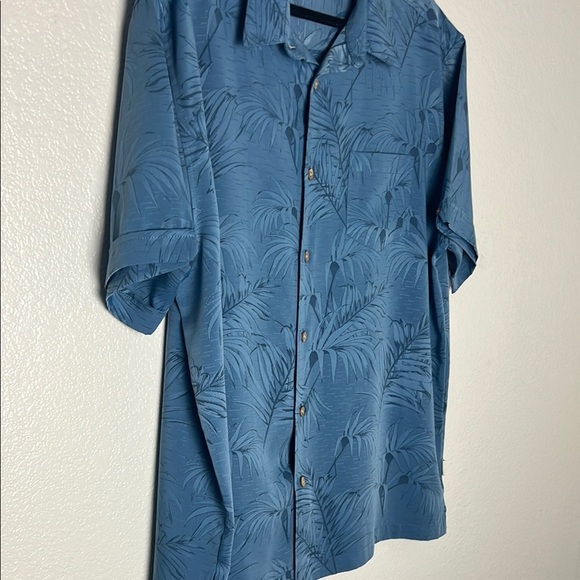 Blue Leaf Print Button-Up Shirt - Picture 8 of 14